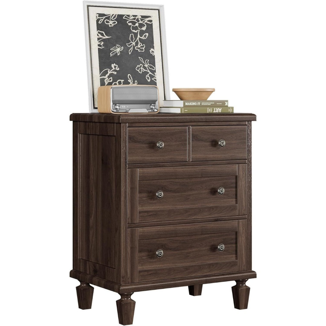 Das Sideboard vereint 4 Schubladen mit Holzbeinen