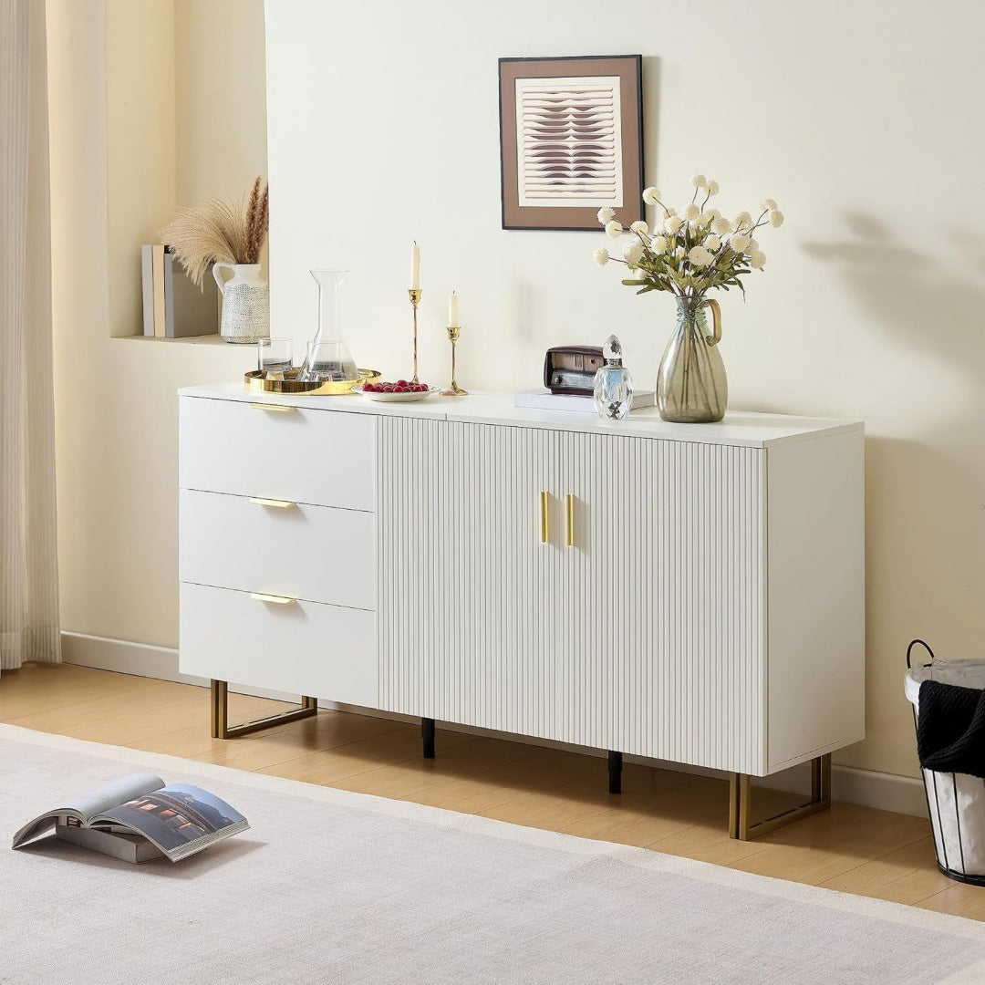 2 Tueren und 3 Schubladen bestimmen das Sideboard