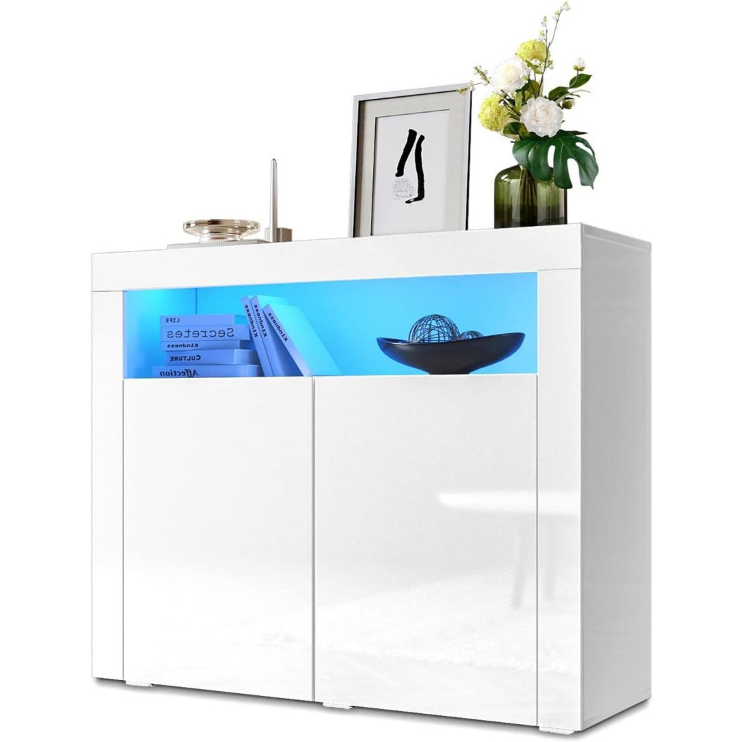 LED Beleuchtung und sanft schliessende Fronten an dem Sideboard