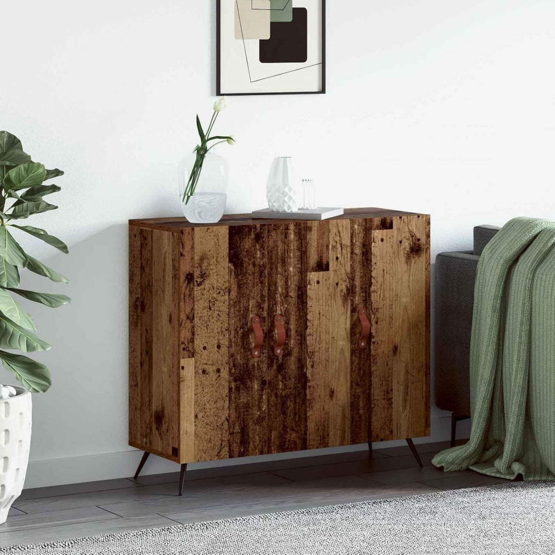 Geschlossener Stauraum und 3 Tueren an dem Sideboard