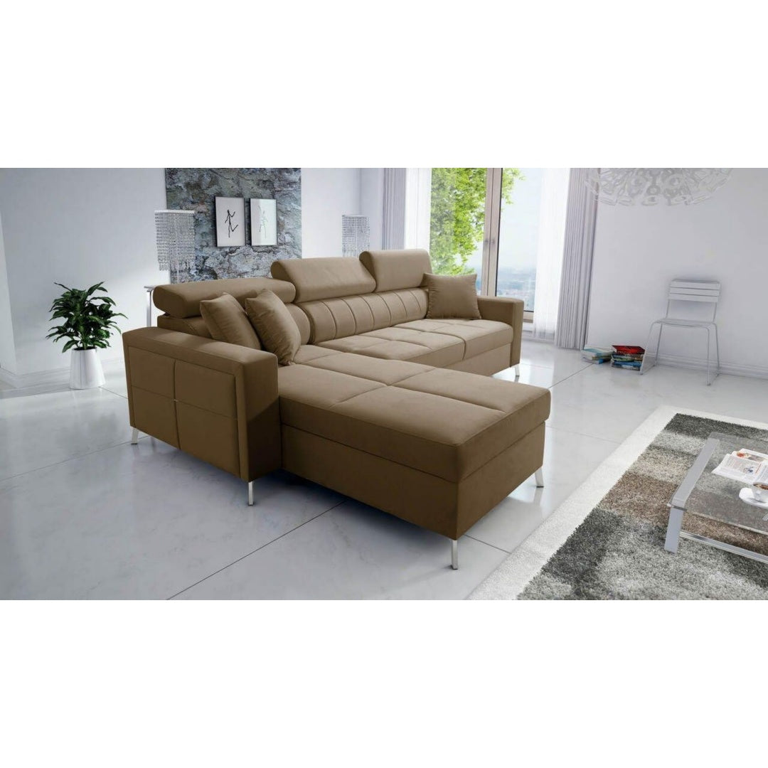 Eine Schlaffunktion praegt das Sofa in Dunkelbraun